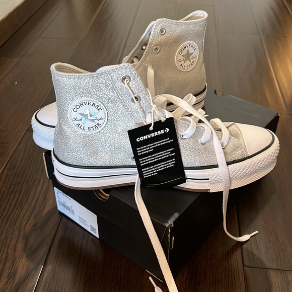 NIB chuck Taylor all star lift Converse high tops YOUTH 5 - Picture 2 of 2
